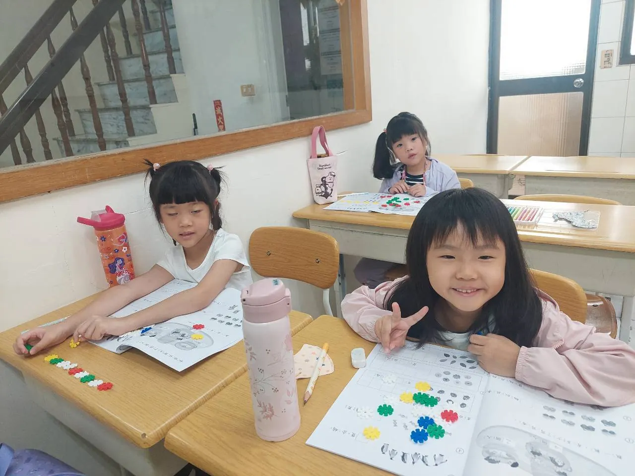 學生參與正音習寫與數學活動